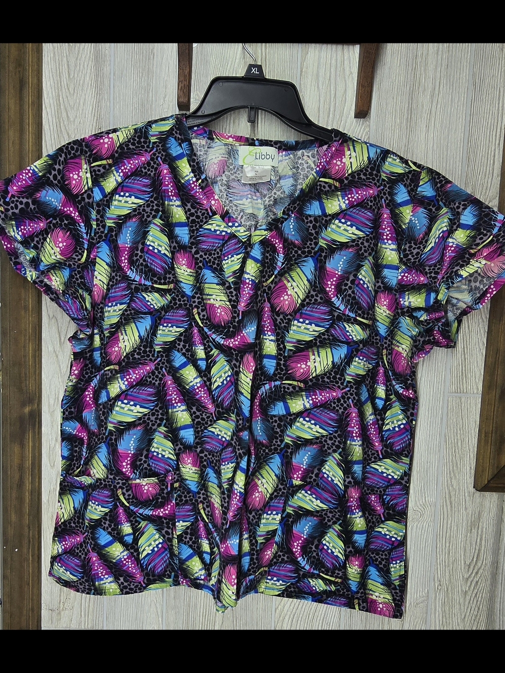 Libbey Short Sleeve V-Neck Top in Black with Pink, Blue & Green Feather Motif